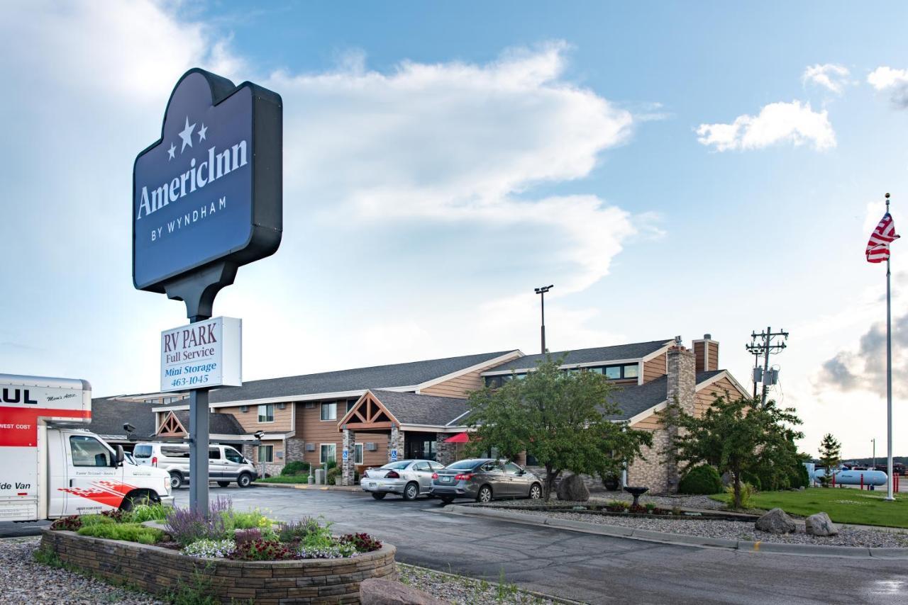 Americinn By Wyndham Roseau Екстериор снимка