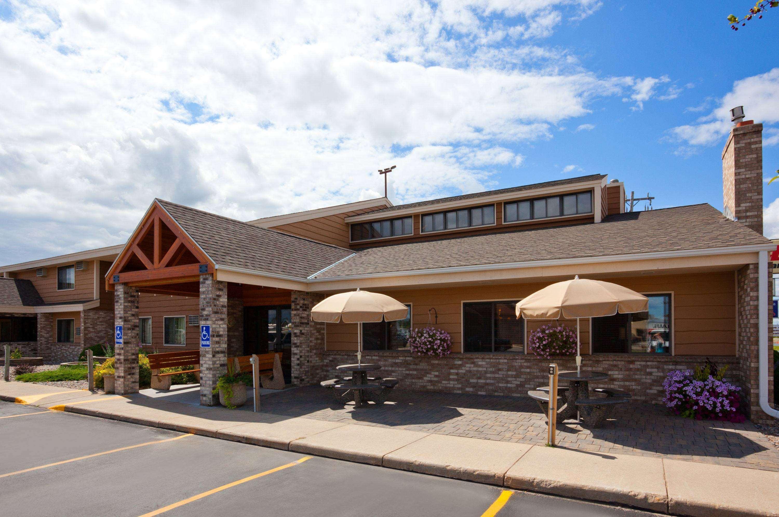 Americinn By Wyndham Roseau Екстериор снимка