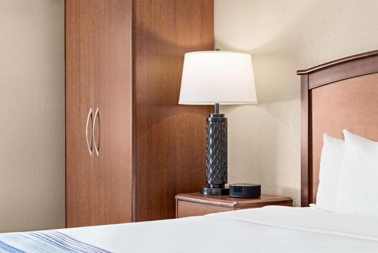 Americinn By Wyndham Roseau Екстериор снимка